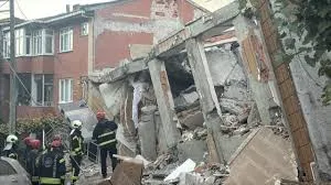 Enkaz Altında Dram: “İyi ki doğdun ortancamız” Notu Yürekleri Dağladı