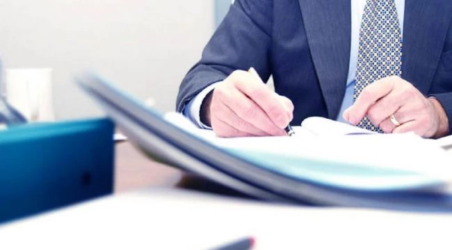 KADROYA GEÇEN SÖZLEŞMELİ ÖĞRETMENLERE İKİ YILA BİR KADEME VERİLMELİDİR