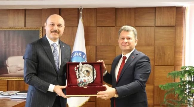 ÖSYM BAŞKANI HALİS AYGÜN, TÜRK EĞİTİM-SEN GENEL MERKEZİNİ ZİYARET ETTİ