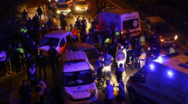 Alkollü sürücü otomobili ile polis uygulama noktasına daldı: 5 polis ve 2 sivil yaralı