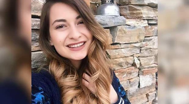 29 Yaşındaki Öğretmen Esra Karaman, Canlı Derste Beyin Kanaması Geçirerek Hayatını Kaybetti