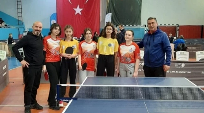 Engin Öğretmenden Voleyboldan Sonra Teniste Göz Kamaştıran Başarı