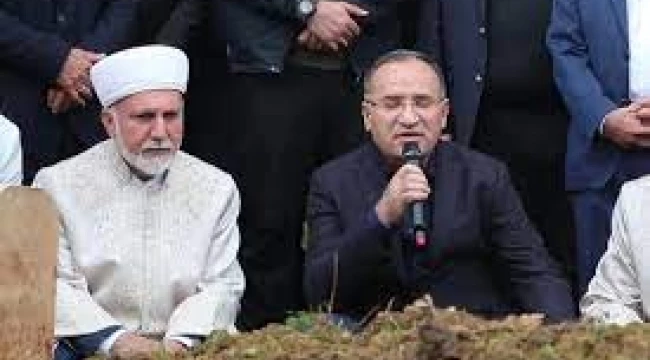 Bakan Bekir Bozdağ : Adalet Bakanlığı yapmak Kuran-ı-Kerim Okumaya engel değil 