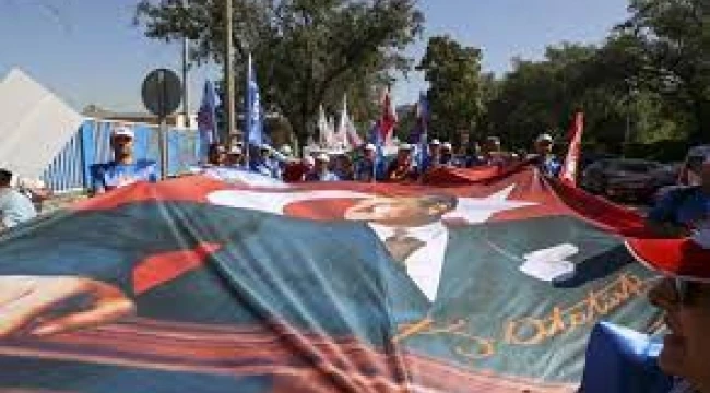 Eğitim-iş öğretmenlik meslek kanununa getirilen düzenlemelerin geri çekilmesi için yürüyüş yaptı 