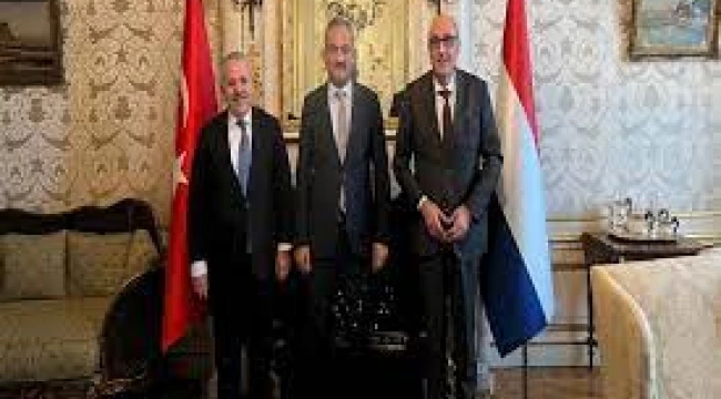 Milli Eğitim Bakanı Mahmut Özer  Hollanda Mesleki Eğitim Kurulu (MBO Raad) Başkanı ile bir araya geldi.