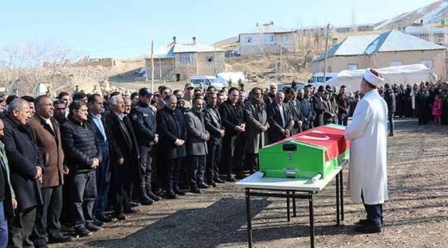 Kalbi durarak ölen lise öğrencisi 5 yıl önce kalpten ölen abisinin yanına defnedildi