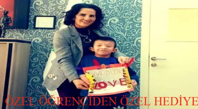 ÖZEL ÖĞRENCİDEN OKUL İDARİ PERSONELİNE VE OKUL ÖĞRETMENLERİNE YENİ YIL İÇİN ÖZEL HEDİYE!