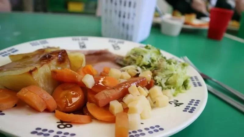 Ücretsiz yemek verilmeyen öğrencilere yemek ücreti bursu