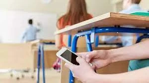Öğrencilere telefon yasağı kapsamında öğrencilere 3 seçenek sunuldu